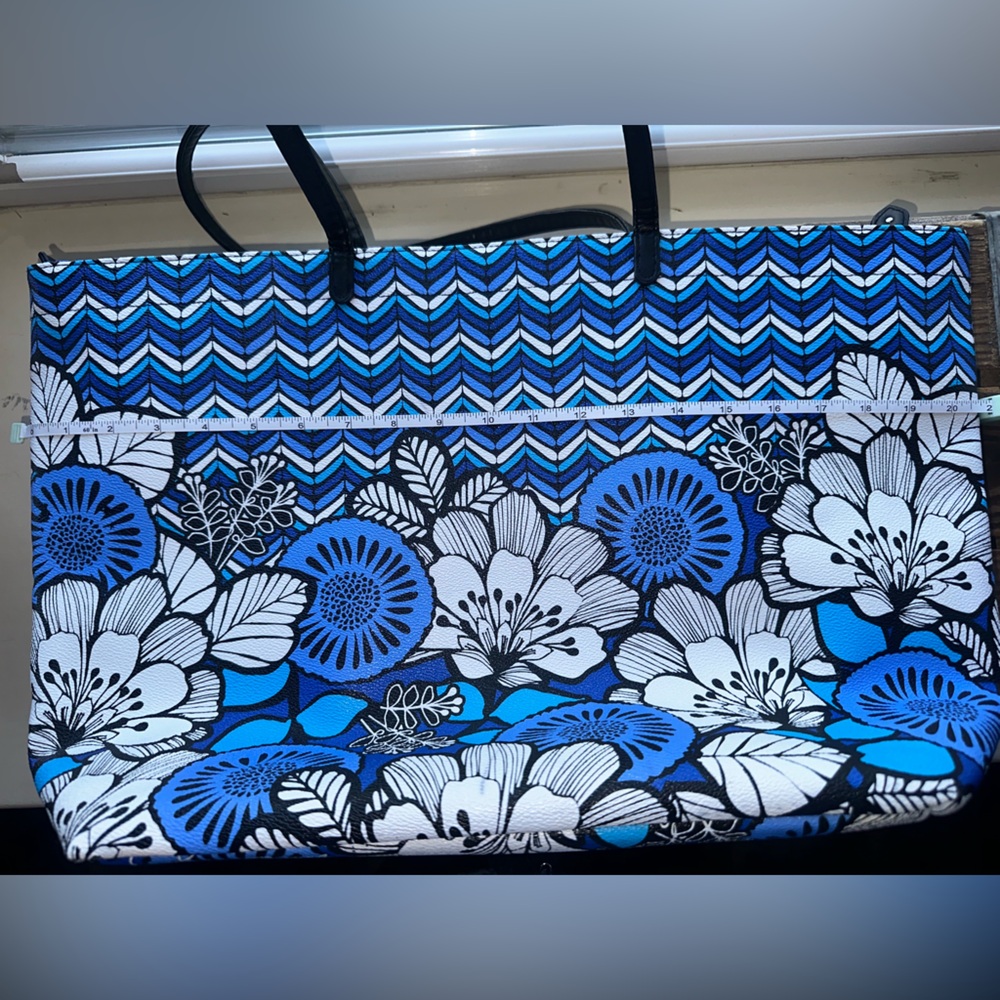 Vera Bradley  Blue Bayou Shoulder Bag in a Vibrant Blue & Black Pattern -NWOT - Picture 13 of 15